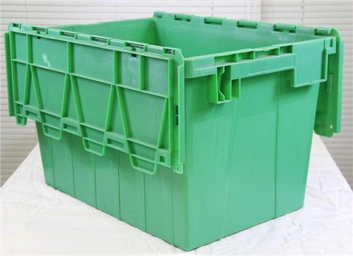 Plastic doos met bevestigd deksel