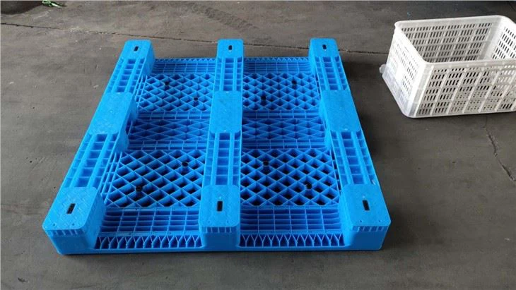 Stackable Plastic Pallets
